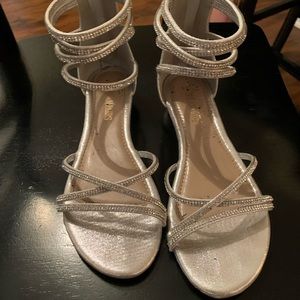 Very Clean! Size 8 women wedding dress flat sandal. Silver. Worn once.